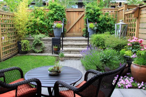 Small Yard Landscaping in Roseville
